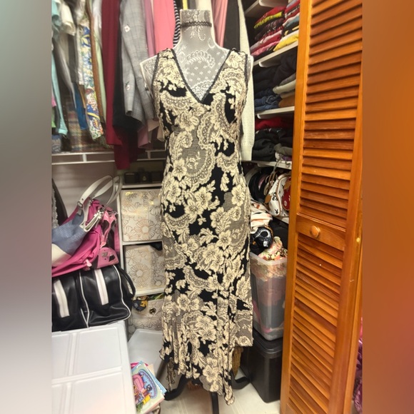 Elegant Black and Cream beaded asymmetrical handkerchief Lace Dress - Picture 1 of 6